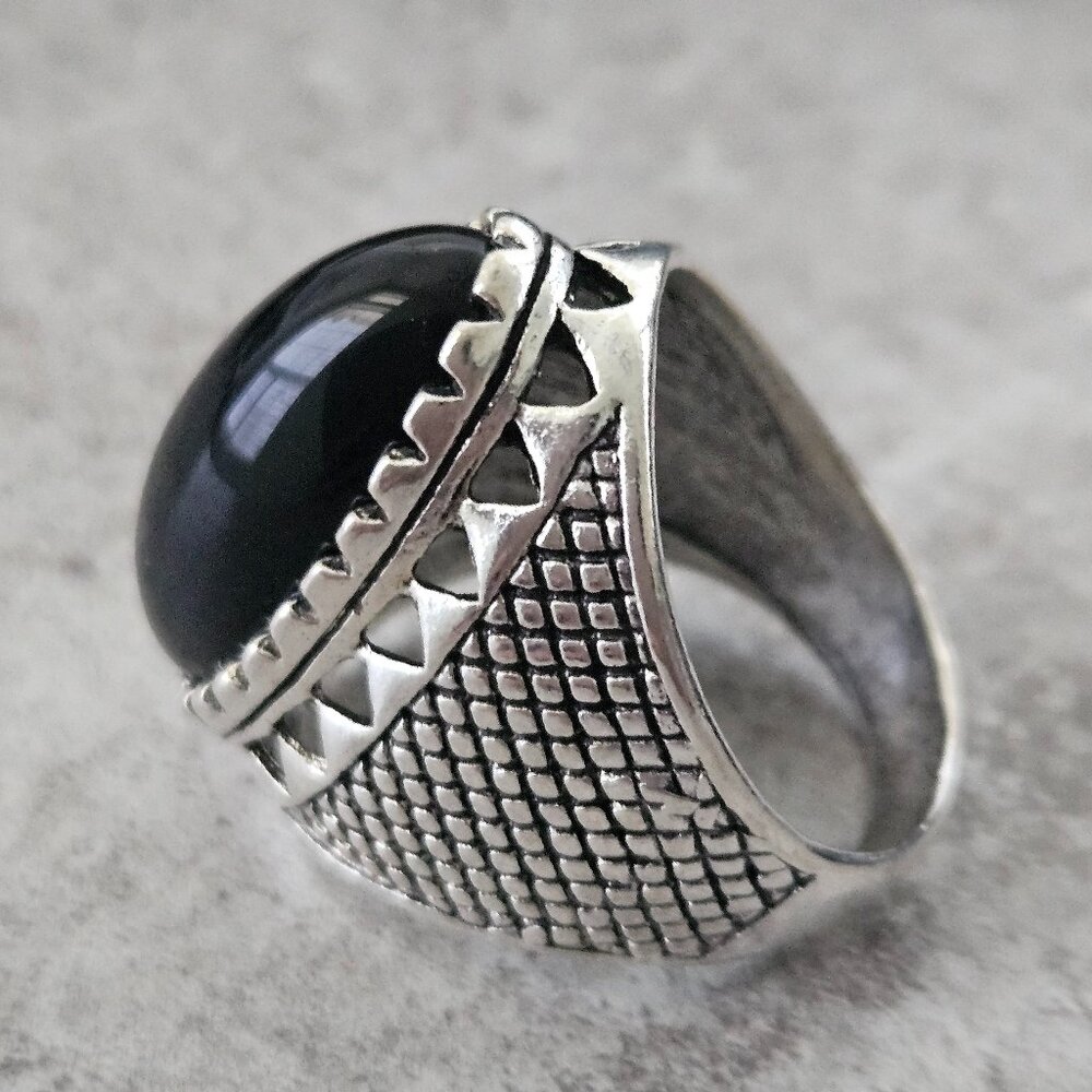 Large Costume Statement Ring Silver Tone w/Black Stone Size 10 - Picture 3 of 4